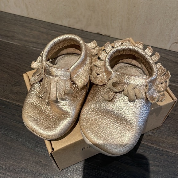 Gold minimoc baby slippers! - Picture 2 of 7